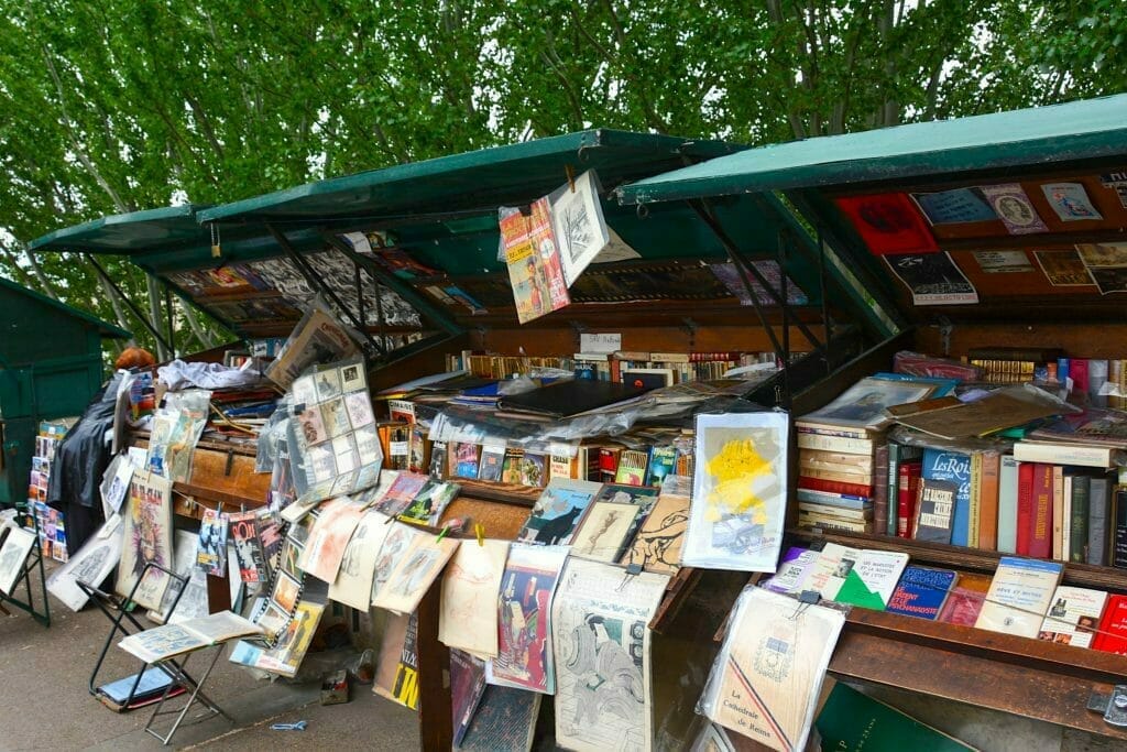 Paris market along the Seine, Paris