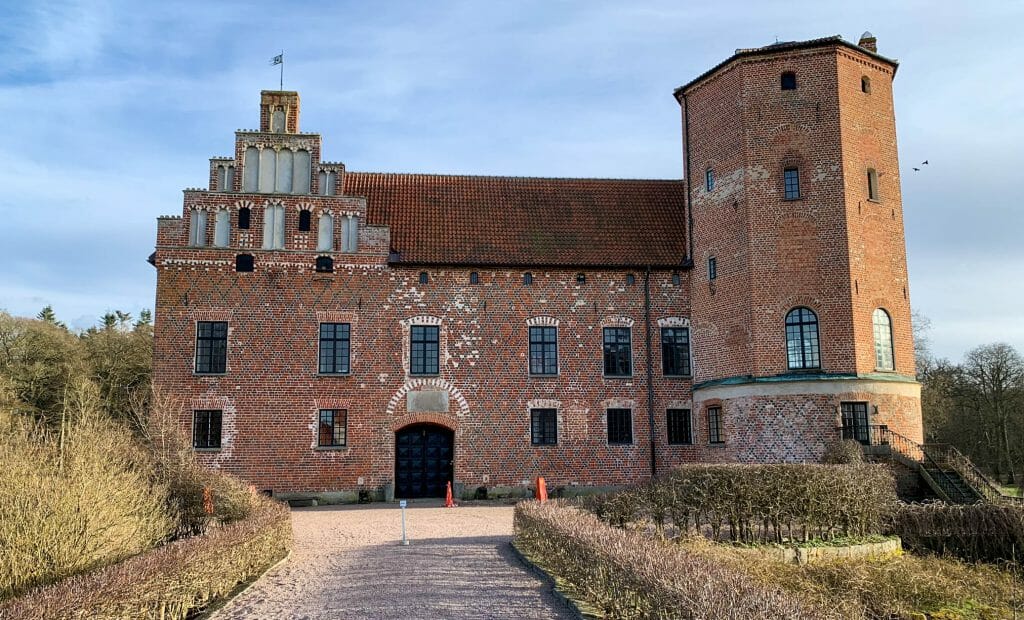 Castles Around the World, Castles Around The World: Our Curated List