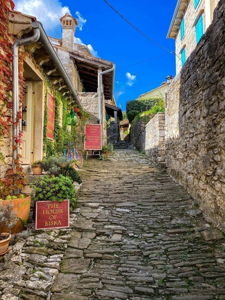 Hum Croatia, Hum, Croatia: The Smallest of Treasures
