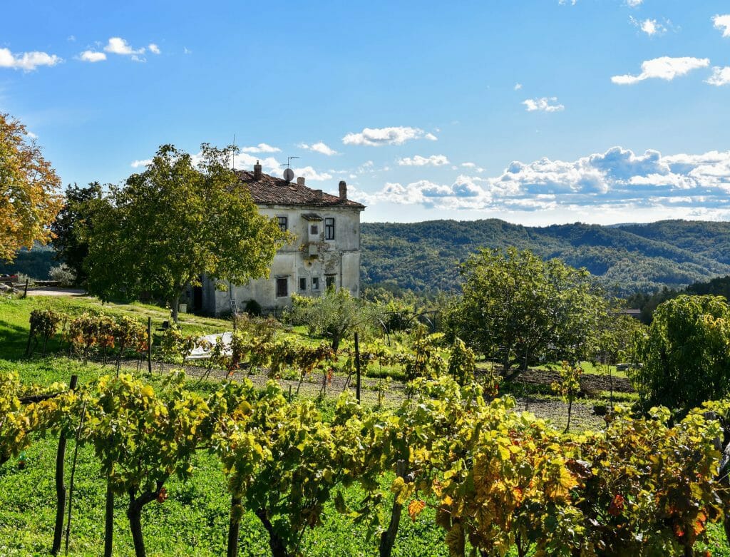 Hum Croatia, Hum, Croatia: The Smallest of Treasures