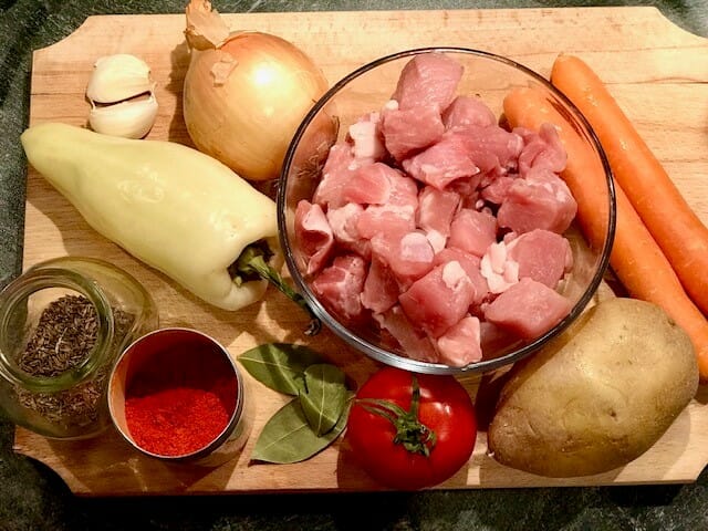 Traditional Hungarian Goulash (Gulyás), Traditional Hungarian Goulash (Gulyás)