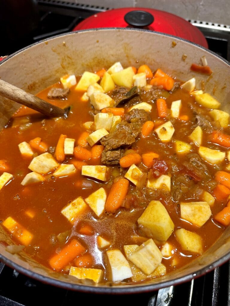 Traditional Hungarian Goulash (Gulyás), Traditional Hungarian Goulash (Gulyás)