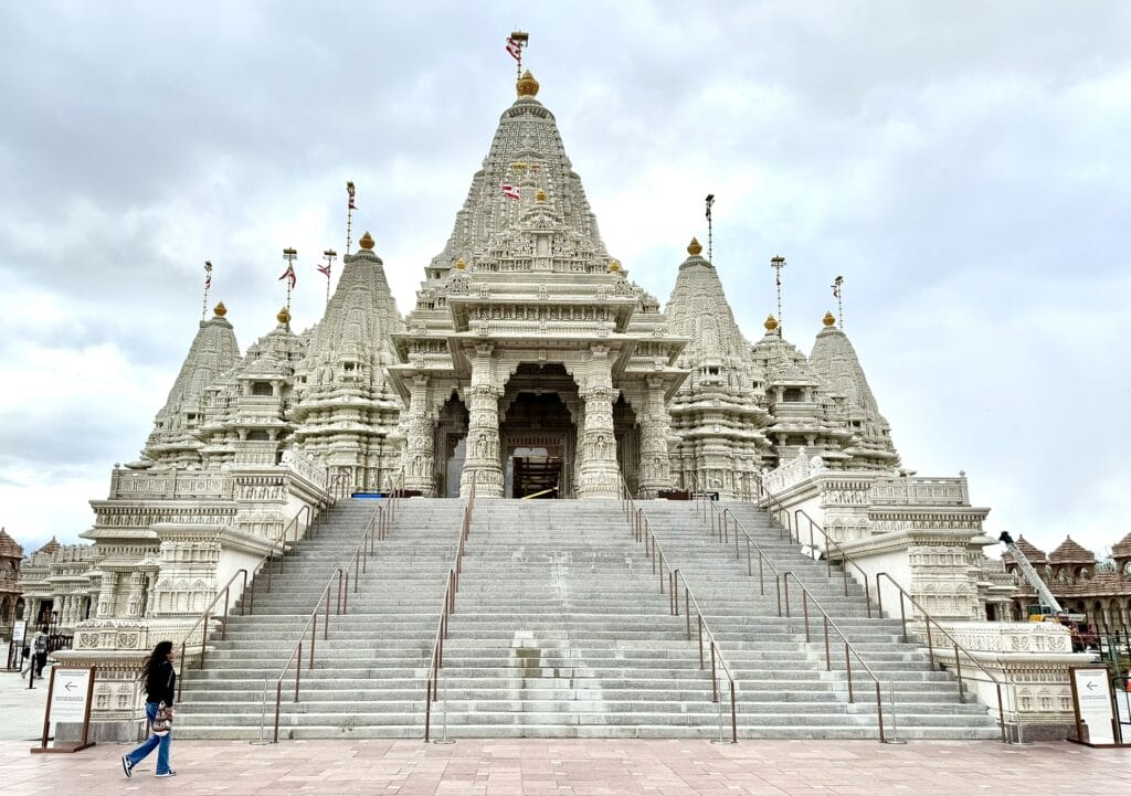 BAPS Swaminarayan Akshardham, Unveiling the Splendor of BAPS Swaminarayan Akshardham – A Hidden Gem in New Jersey