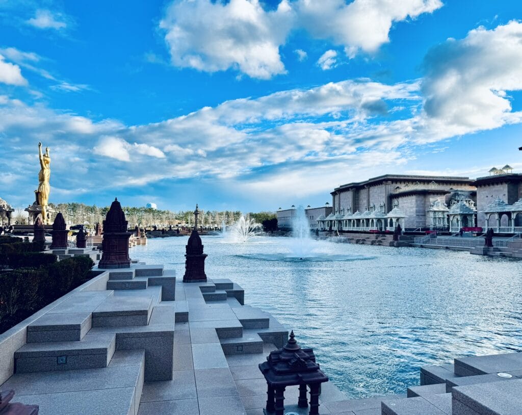 BAPS Swaminarayan Akshardham, Unveiling the Splendor of BAPS Swaminarayan Akshardham – A Hidden Gem in New Jersey