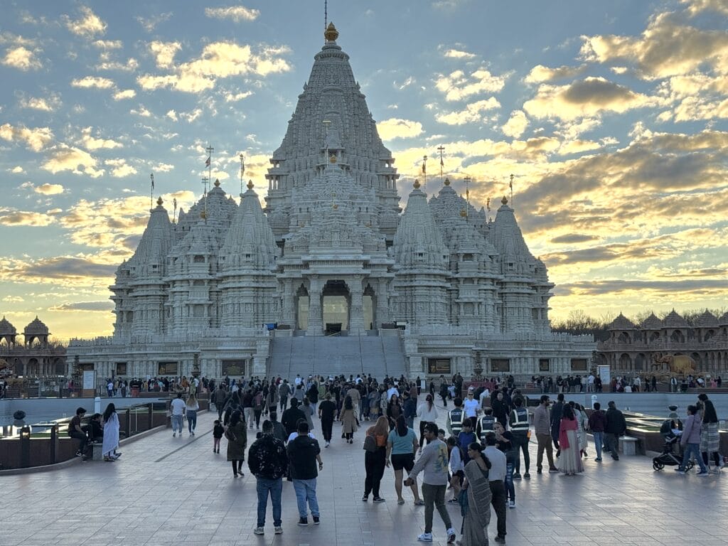 BAPS Swaminarayan Akshardham, Unveiling the Splendor of BAPS Swaminarayan Akshardham – A Hidden Gem in New Jersey