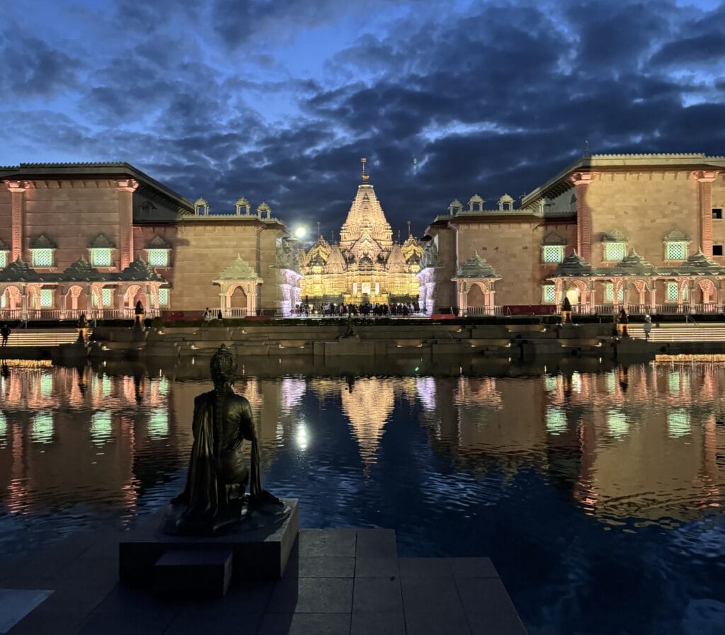 BAPS Swaminarayan Akshardham, Unveiling the Splendor of BAPS Swaminarayan Akshardham – A Hidden Gem in New Jersey