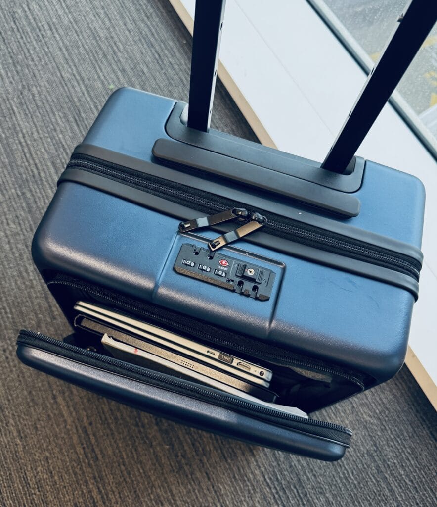 Laptop and more can fit in front pocket