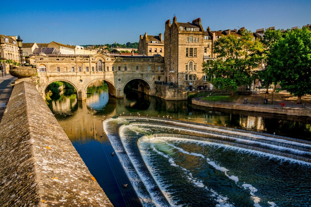 UK, Seasonal Savings: Best Months to Explore UK on a Budget