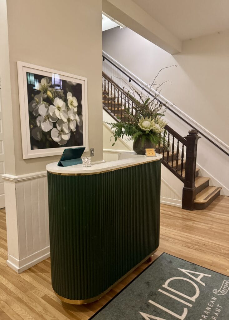 Front Desk Dalida