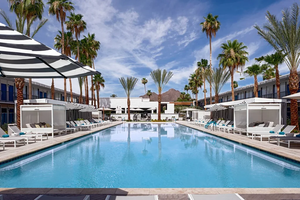 phxtx outdoor pool 3216 hor clsc