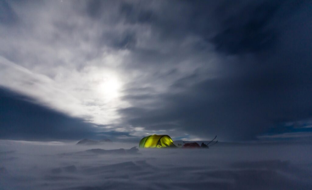 seasonal camping, Seasonal Camping Tips for Every Weather Condition