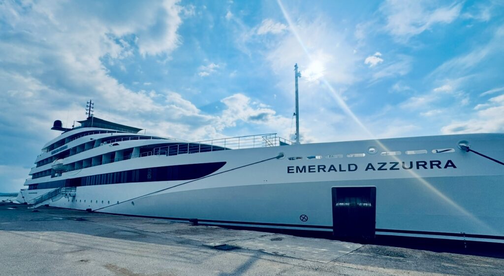 Emerald Azzurra