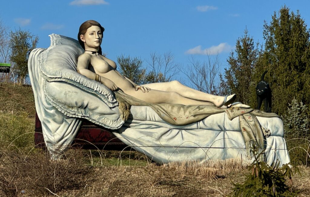 Women sculpture