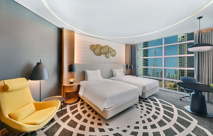 twin guest room with