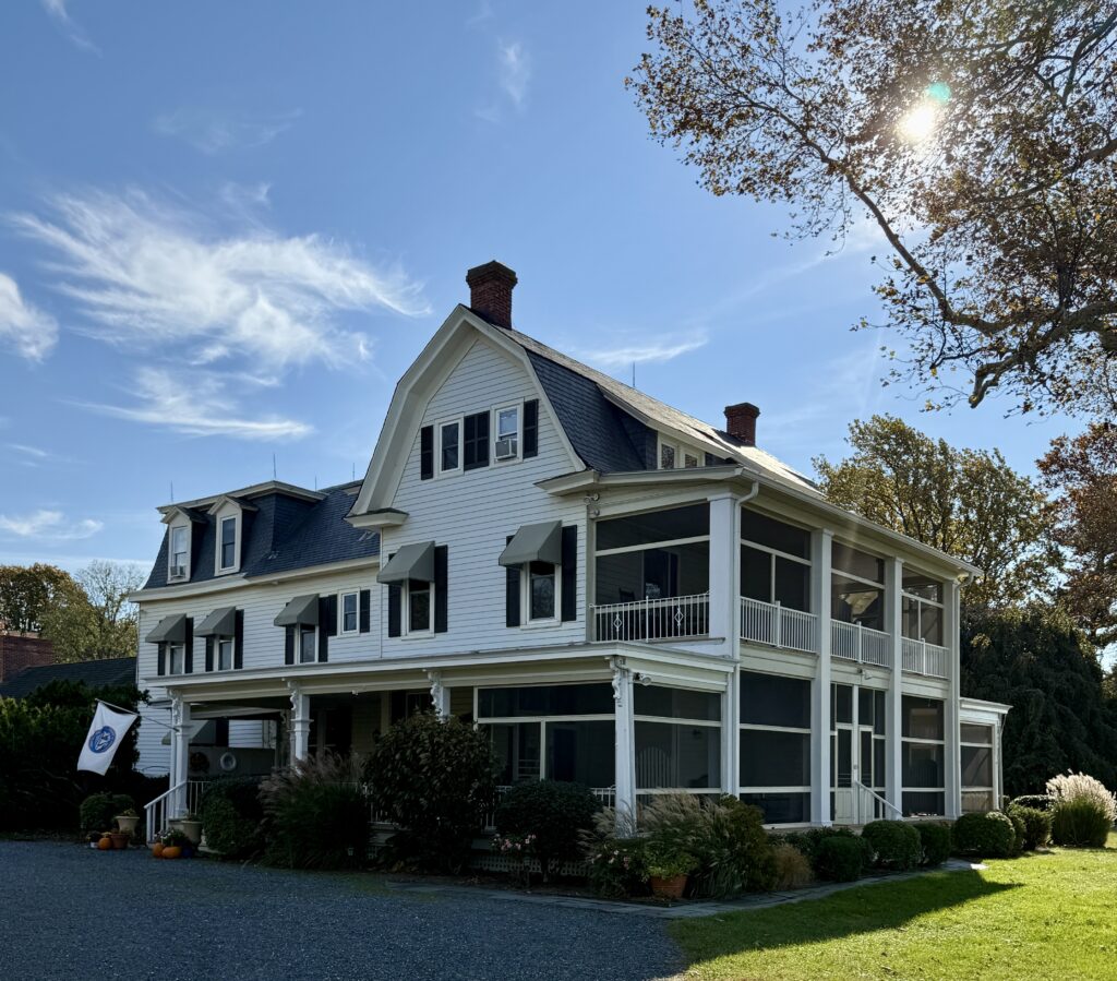 Sandaway Inn