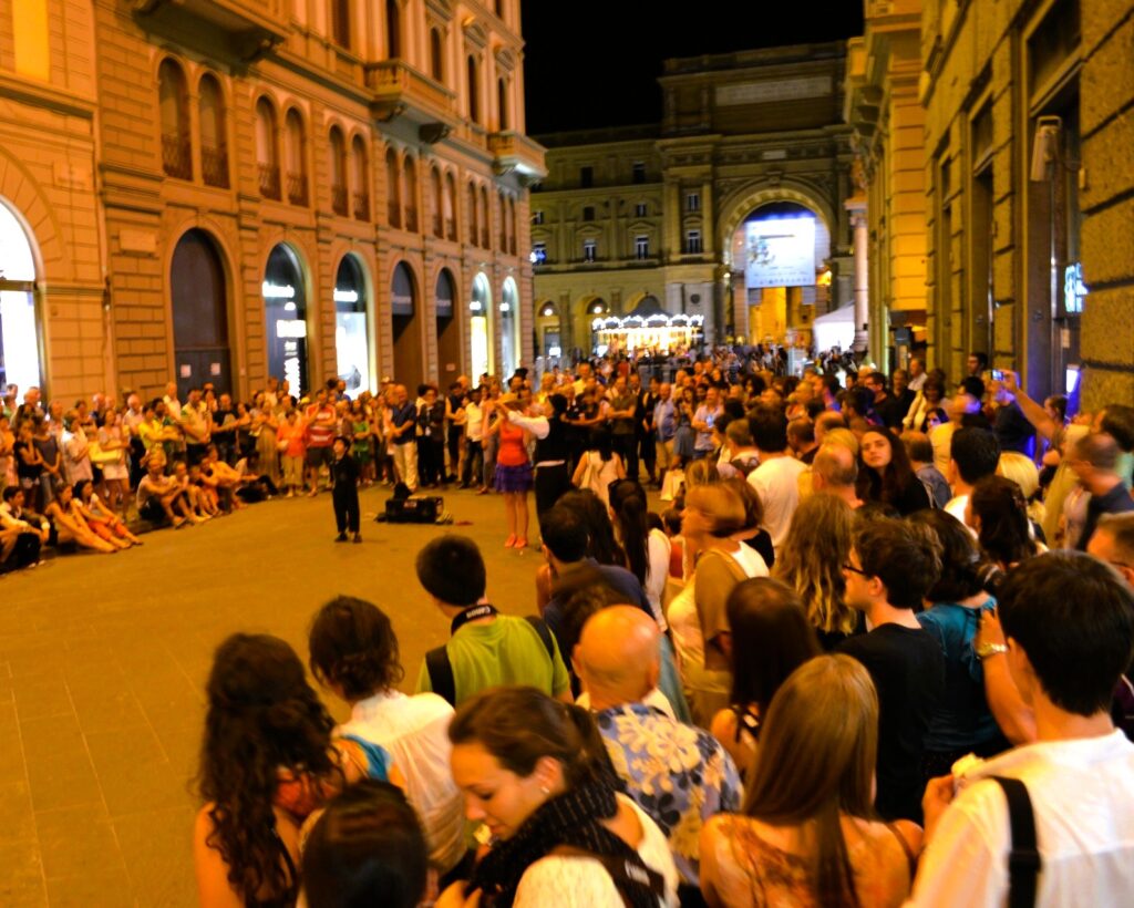 Street performers in Florence
